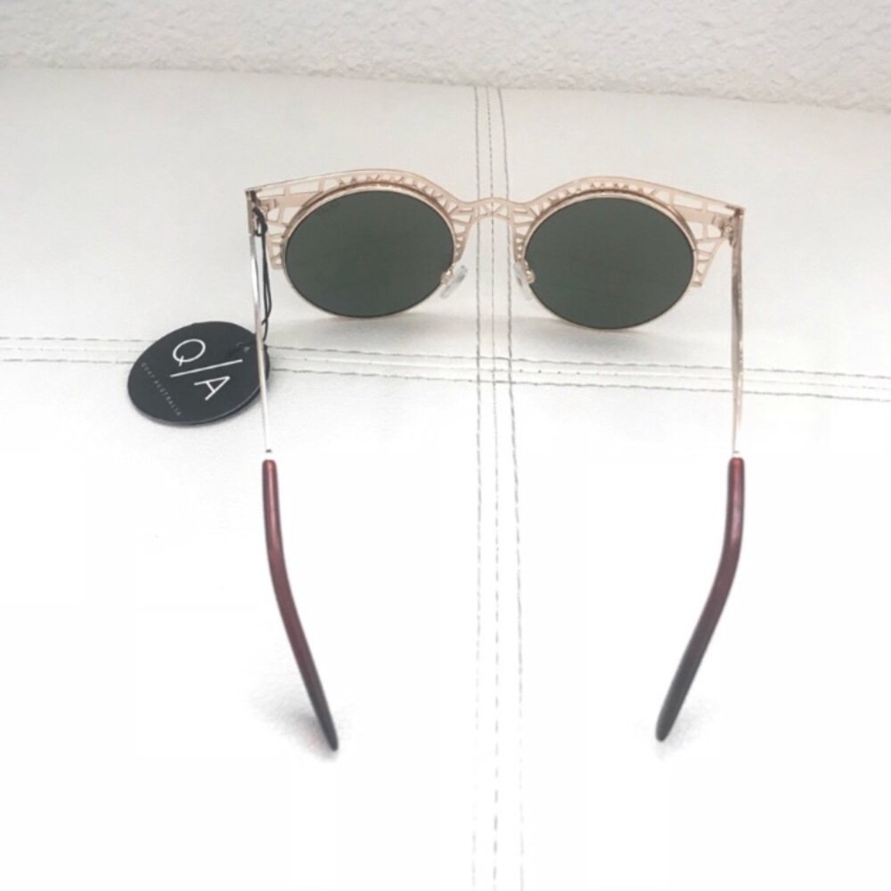 Quay Fleur classic gold cat-eye trendy sunglasses - Picture 4 of 8